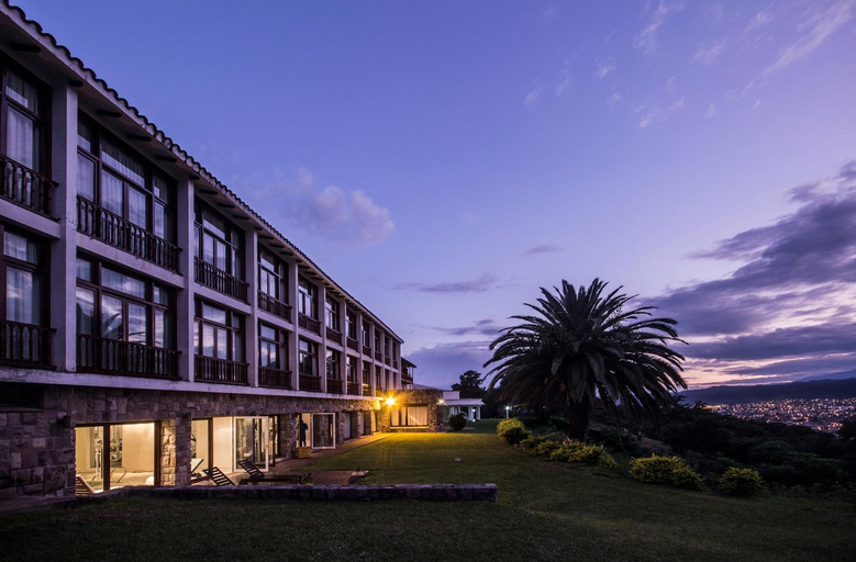 Exterior & Views
