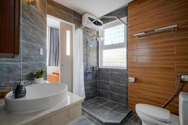 Bathroom 3, Jomo, District 3