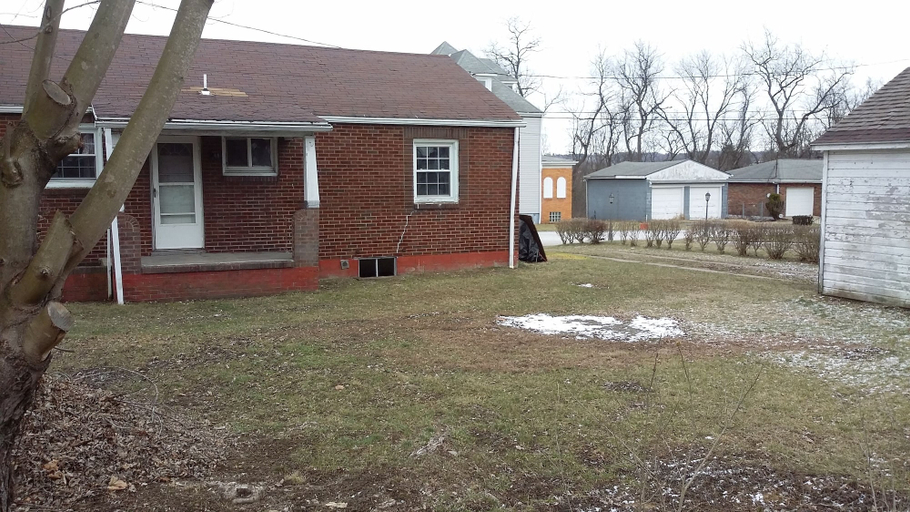 Exterior 2, House can sleep 8 or more people, Beaver