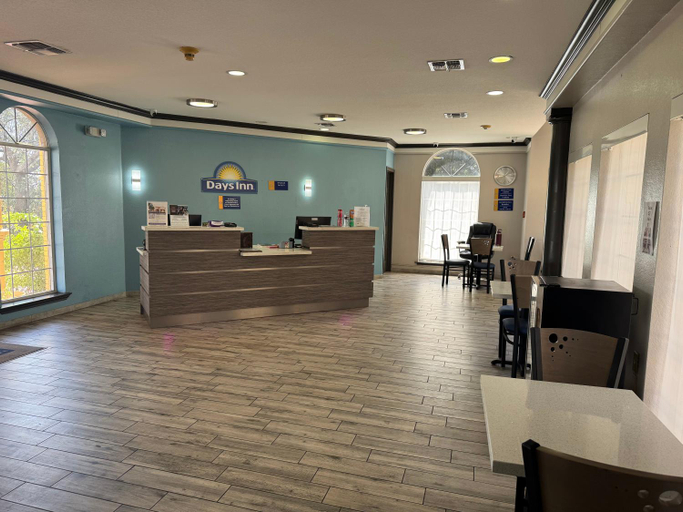 Public Area 2, Days Inn by Wyndham Georgetown, Williamson