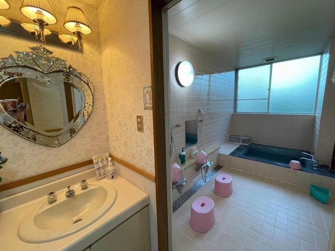 Bathroom 3, Mistral, Minamiuonuma