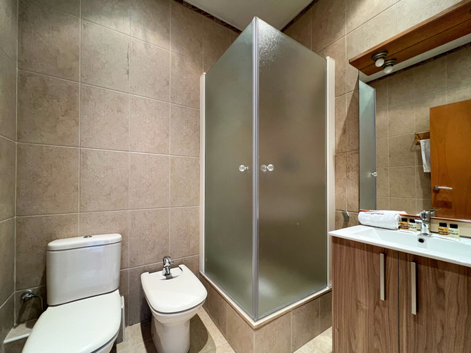 Bathroom 2, Stay U-nique Apartments Urgell, Barcelona