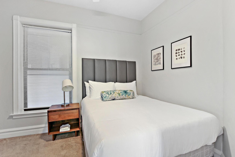 Room 1, Cozy 3BR Gem - Lincoln 3E, Cook