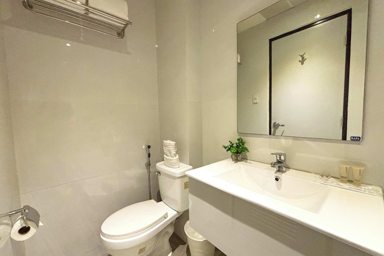 Bathroom 4, LuxeLite Suites Pasay, Pasay City