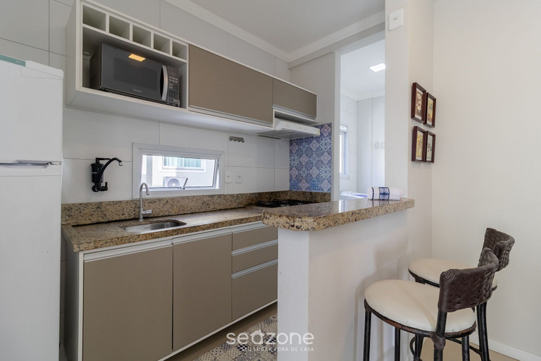 Private kitchen 5, 2 Bedroooms Apt w/ BBQ 500m From the Beach Pts0101, Florianopolis