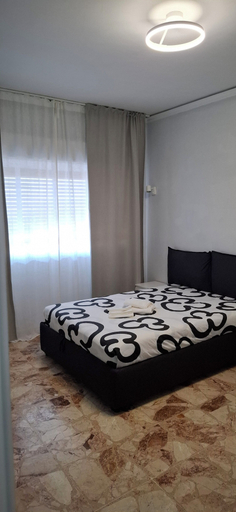 Room 2, Damablu, Catania