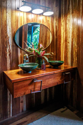 Bathroom 3, Sweet Songs Jungle Lodge
