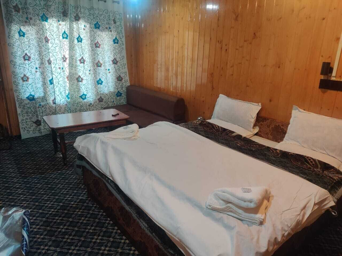 Room 2, Hotel Roseland Cottage Gulmarg, Baramulla