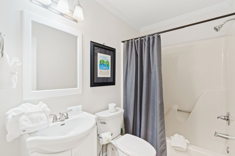 Bathroom 3, Laguna Bella C4, Baldwin