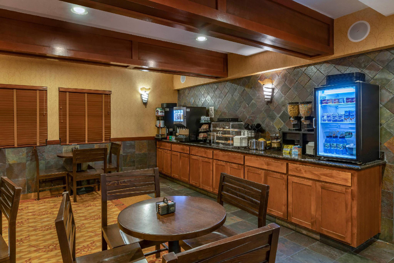 Food & Drinks 5, Lloyd Hotel Astoria Bayfront, Ascend Hotel Collect, Clatsop