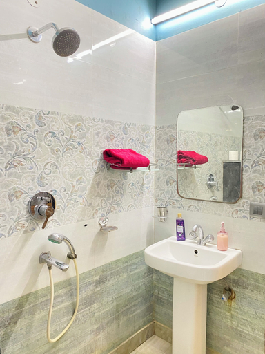 Bathroom, Let'stay- Sector 63A Noida, Gautam Buddha Nagar