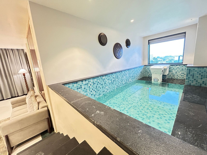 Living area 2, Omaya Suites, Raipur