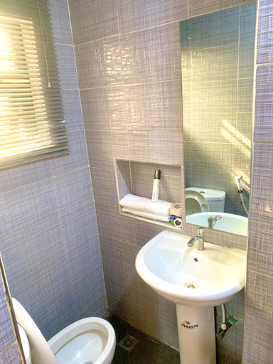 Bathroom 2, Cbox Lodge & Lounge, Surulere
