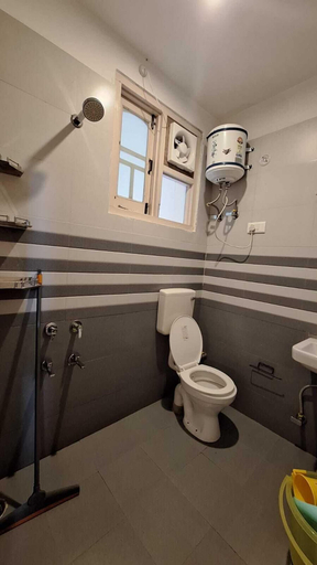 Bathroom, Aangan Homestay and Cafe, Kangra