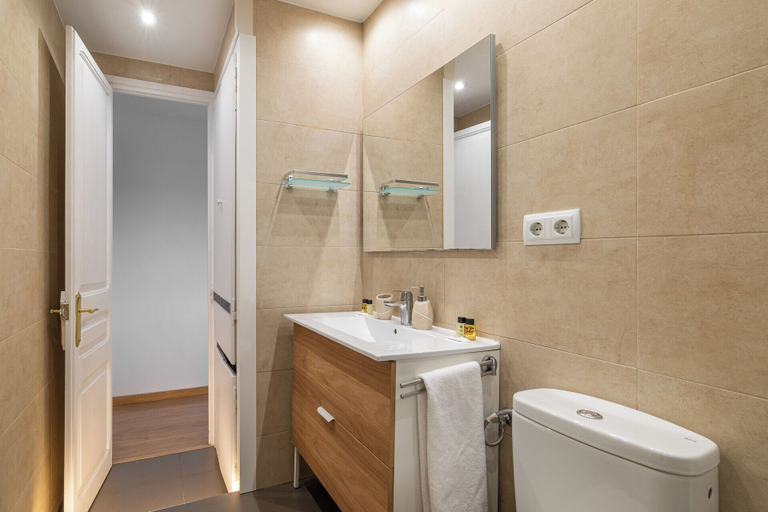 Bathroom 4, Stay U-nique Apartments Lepant, Barcelona