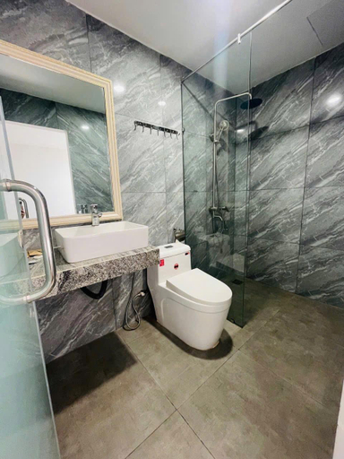 Bathroom 2, Royal Apartment , Da Nang