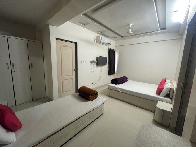 Room 4, Hotel Narayan Executive Gujrat, Amreli