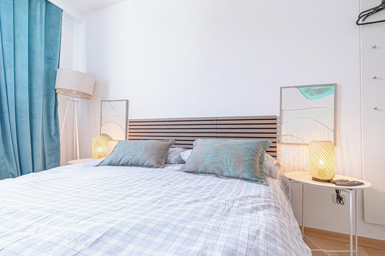 Room 5, Stylish 3BR Apt With Balcony City Center, Wien