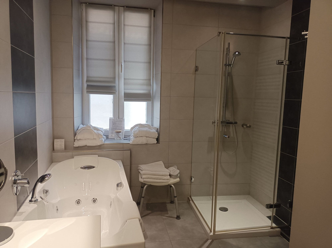 Bathroom 2, L'Ecrevisse, Bas-Rhin