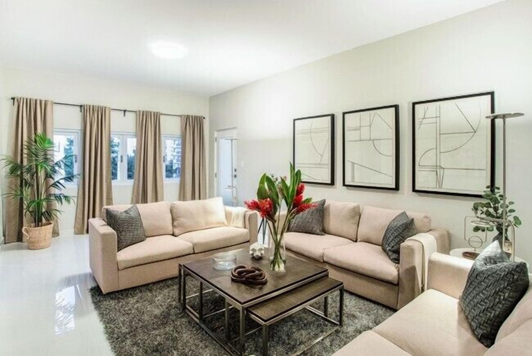 Others 5, Breathtaking 2-Br Beachside Apartment