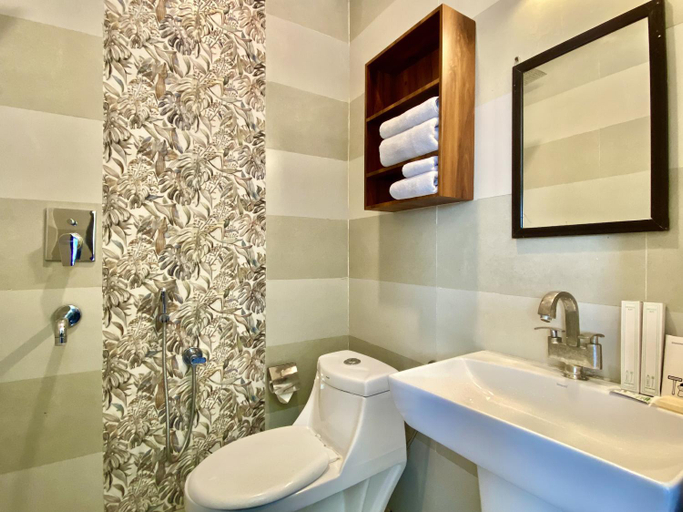 Bathroom, Shelton Blu Resort , Nainital