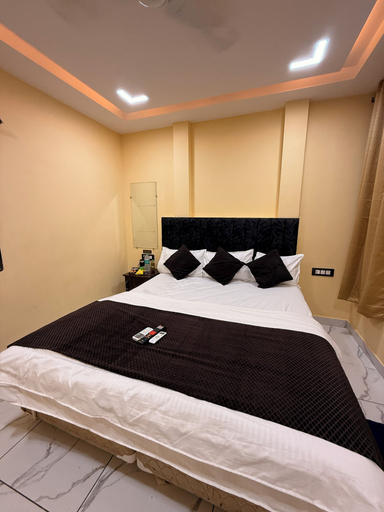 Room 2, Hotel Roshan, Ujjain