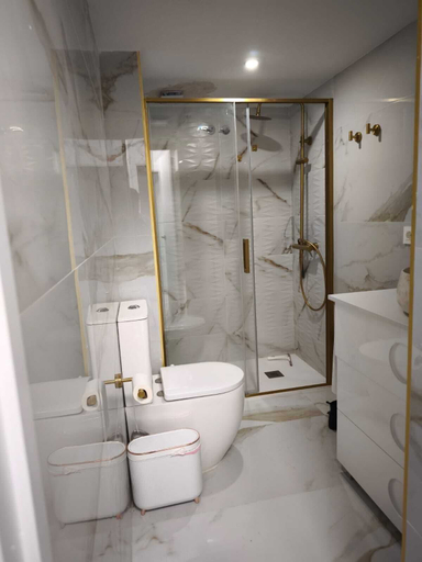 Bathroom 2, Airbhouse Prívate Rooms & Triana, Sevilla