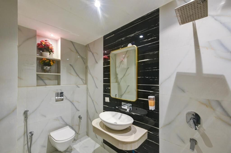 Bathroom 5, Hotel Baba Deluxe By RCG Hotels, Delhi