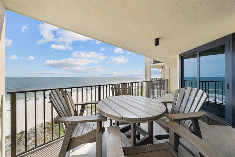 Balcony 5, Phoenix IV 4073, Baldwin