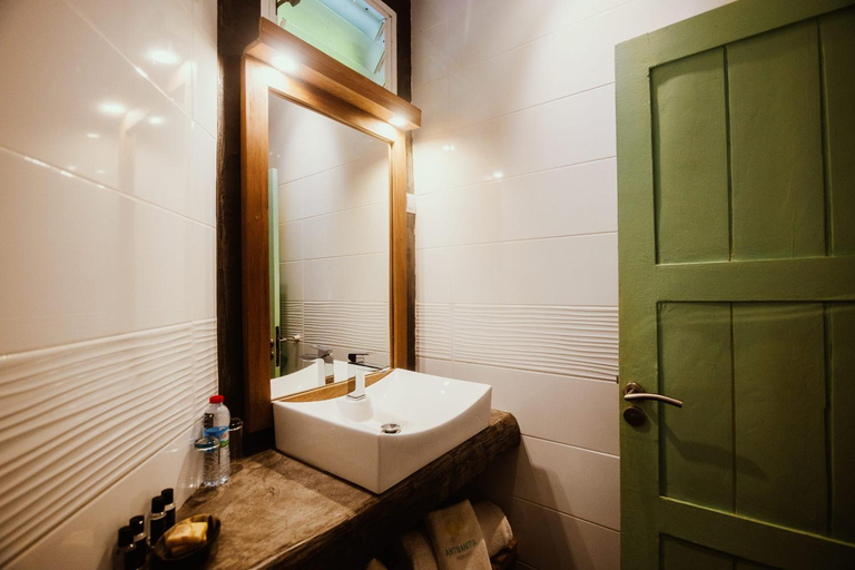 Bathroom 4, Antsanitia resort, Boeny