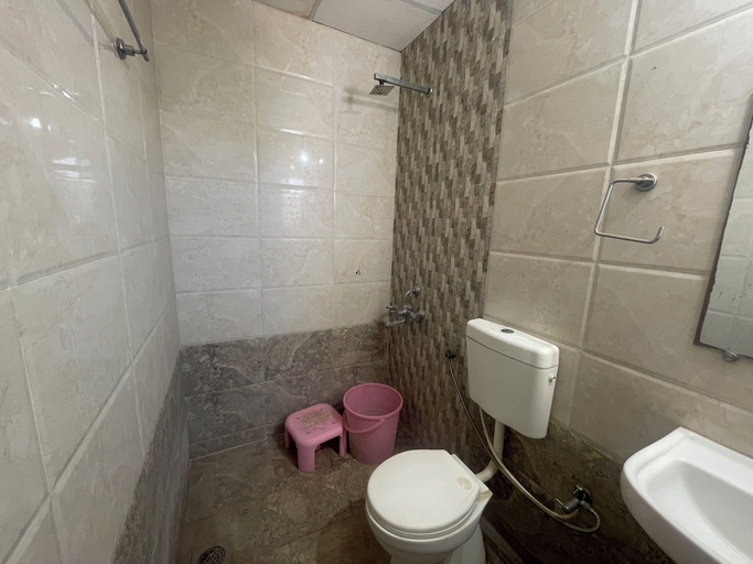 Bathroom 3, Hotel Narayan Executive Gujrat, Amreli