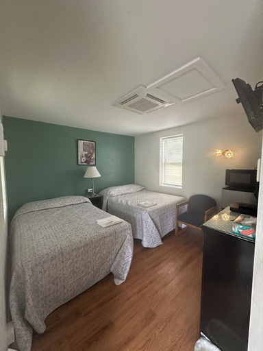Bedroom 2, Major League Motor Inn, Otsego