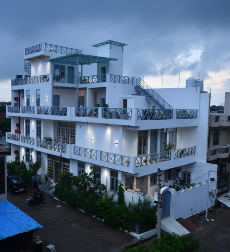 Front of property, Inara House, Agra