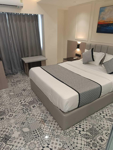Room 3, Hotel Laxus, Ahmadabad