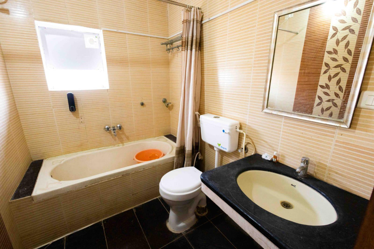 Bathroom 3, Hotel DRG Heritage, Tiruppur
