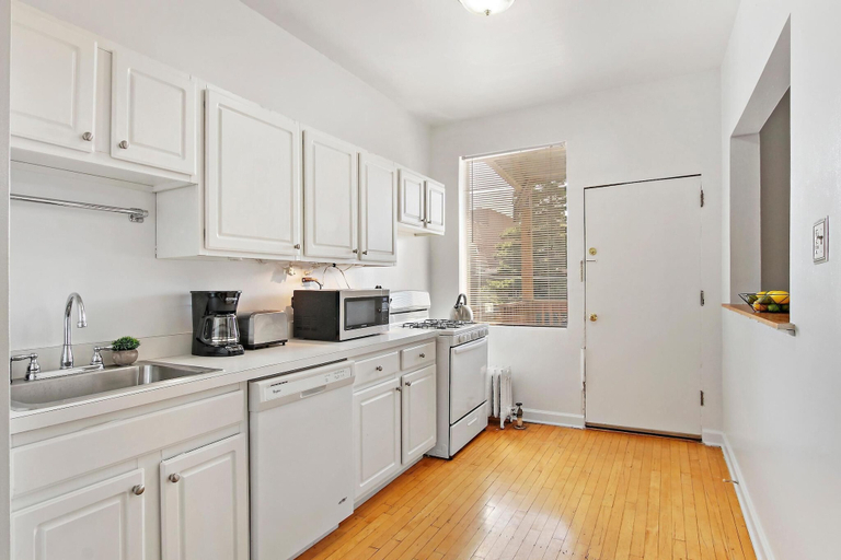 Private kitchen 3, Feel at Home 2BR Apt - Buckingham 3, Cook