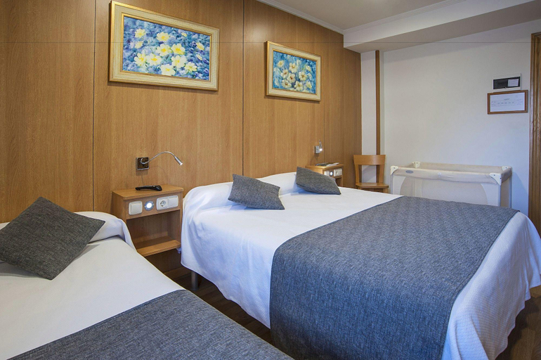 Bedroom 2, Hostal Izaga, Navarra