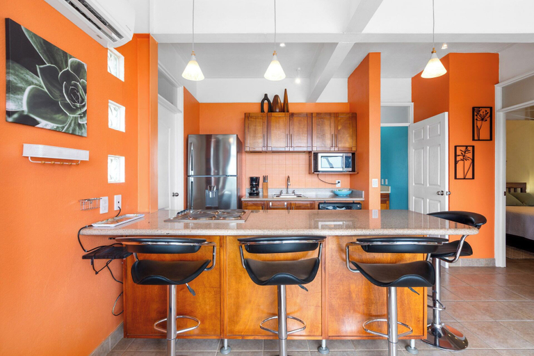 Breakfast area 2, Modern Top-Floor Condo with Panoramic Views and Community Pool, Carrillo