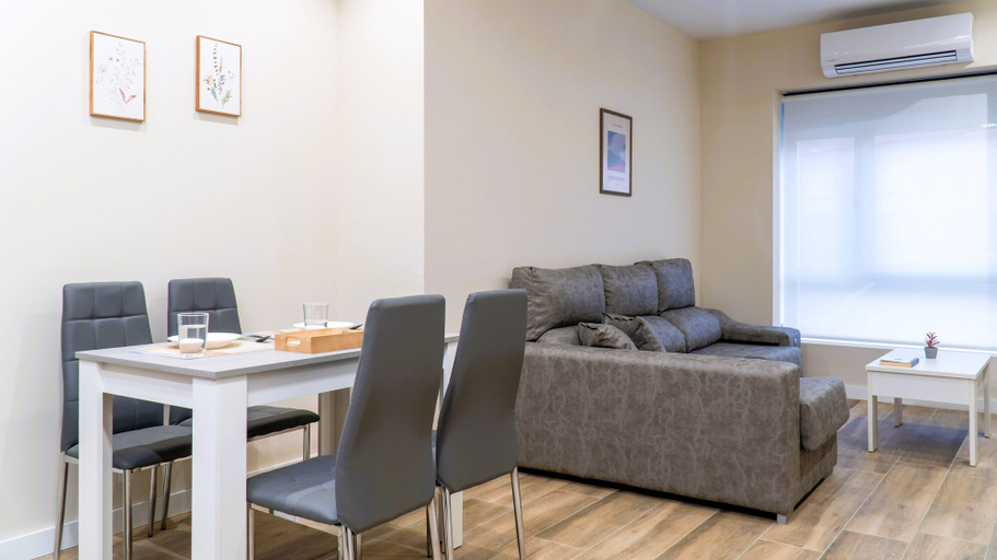 Living area 3, Apartamentos Doña Berenguela by gaiarooms, León