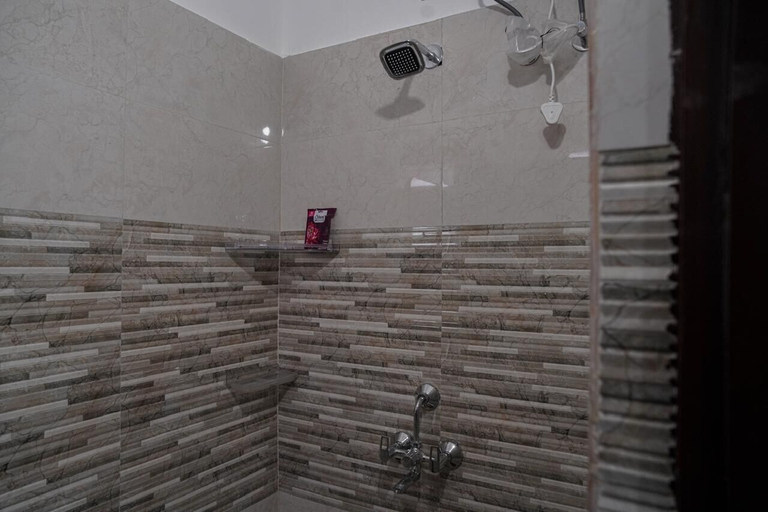 Bathroom 2, Manish Suites & Service Apartments, Hyderabad