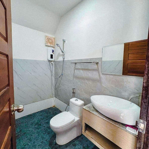 Bathroom 2, Heun Phea Meuang Feuang Riverside2, Feuang