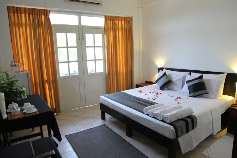 Room 3, Nathaliya Transit hotel CMB, Katana