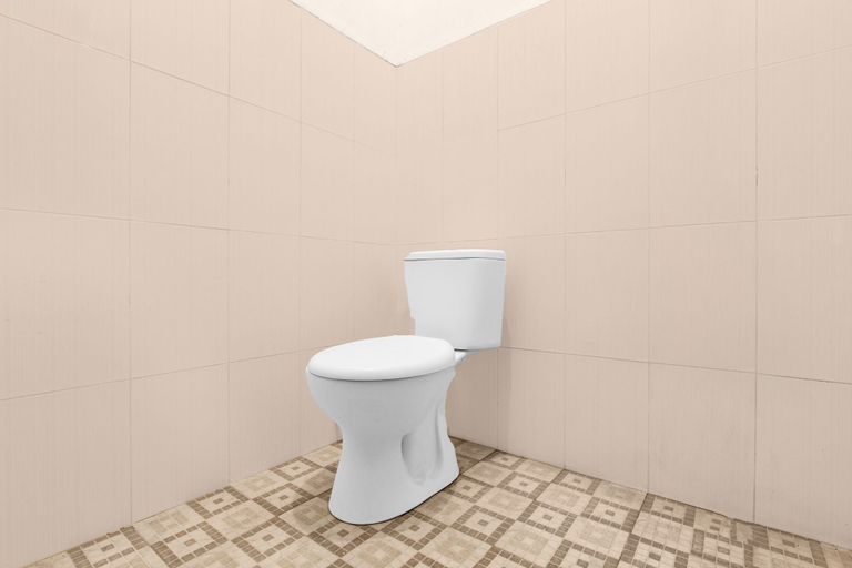 Bathroom 4, Hotel O Putri Kinasih, Banyumas
