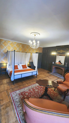 Room 2, Château de la Rochetière, Isère