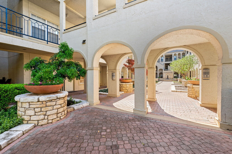 Property grounds 2, Paradise Island - 2br/2ba Condo With Epic Views of Lake and Pool, Travis