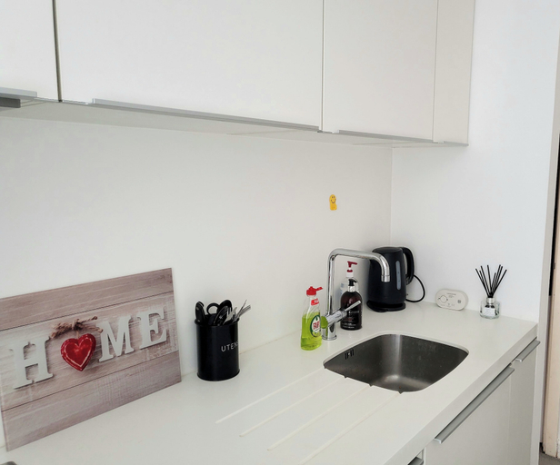 Private kitchen, Cityscape Apartment in Rotunda Bham, Birmingham