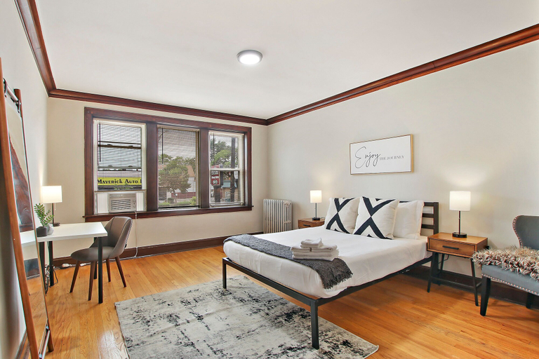 Room 1, Inviting 2BR Apt - Fullerton 1B, Cook