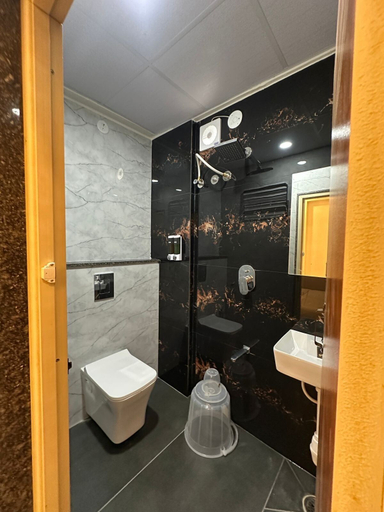 Bathroom 2, Hotel Nova Suites, Bellandur Gate, Sarjapur Road, Bangalore