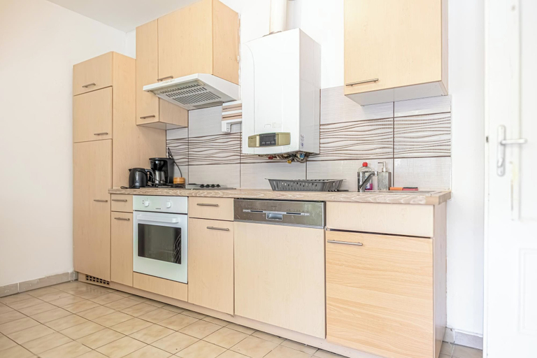 Shared kitchen 3, Stylish 3BR Apt With Balcony City Center, Wien