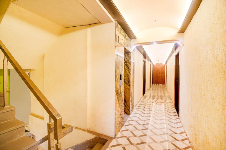 Public Area 3, Super OYO Townhouse Varanasi Railway Junction, Varanasi